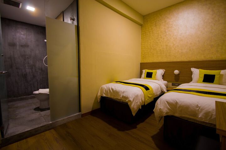 Room 8 of 24