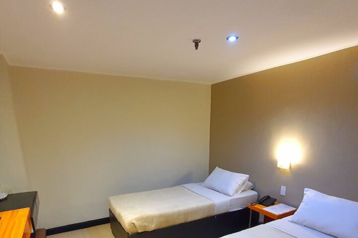 Room 16 of 44