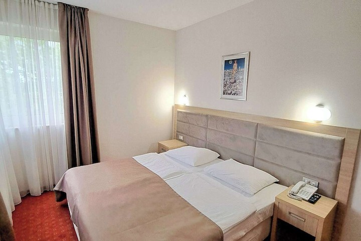 Room 14 of 87