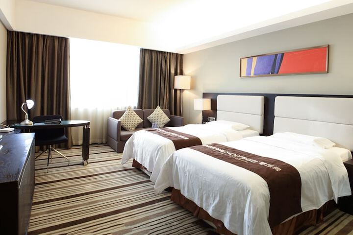 Room 8 of 25