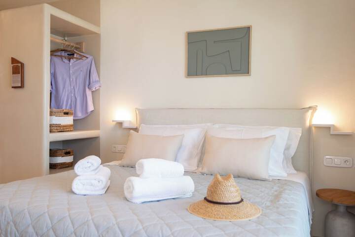 Room 3 of 156