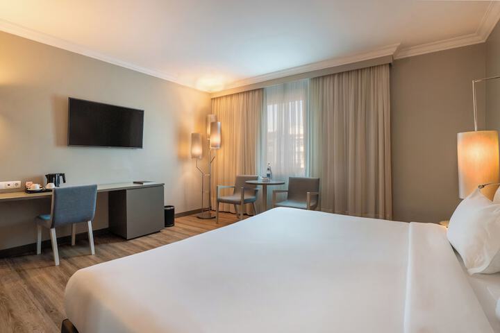 Room 27 of 62