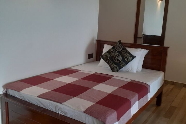 Room 6 of 32