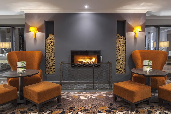 Lounge 110 of 136