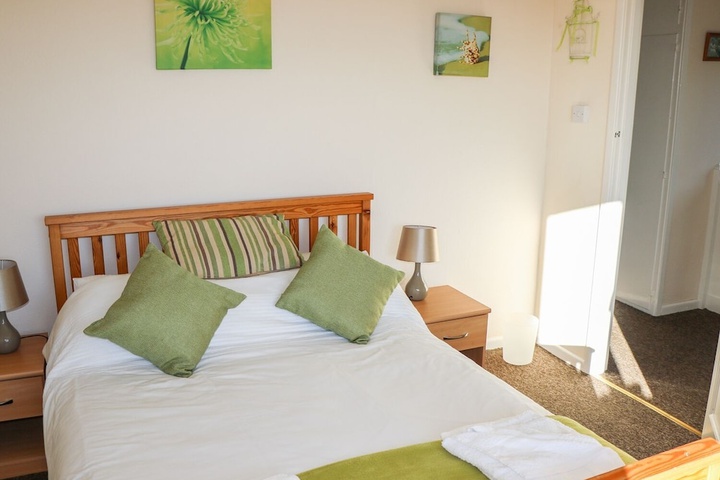 Room 4 of 14
