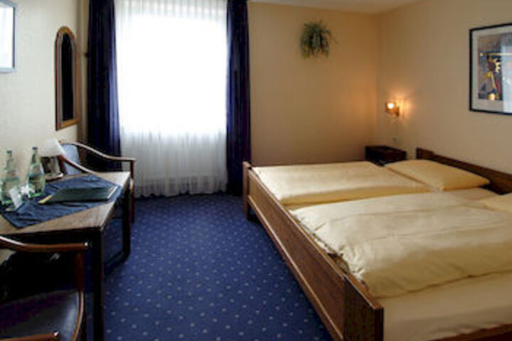 Room 7 of 13