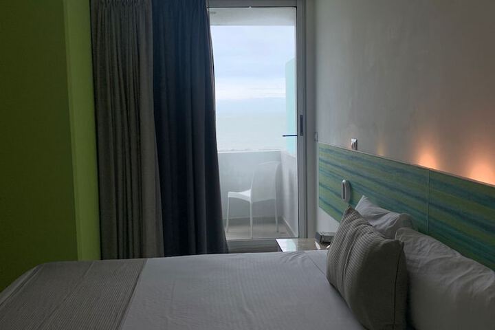 Room 34 of 75
