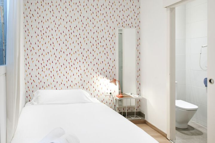 Room 2 of 31
