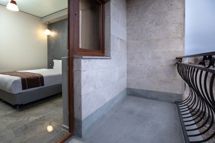 Room 116 of 196