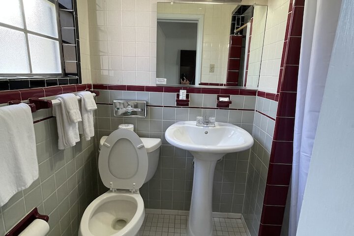 Basic Double Room (5 of 5)