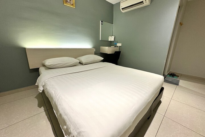 Room 11 of 33