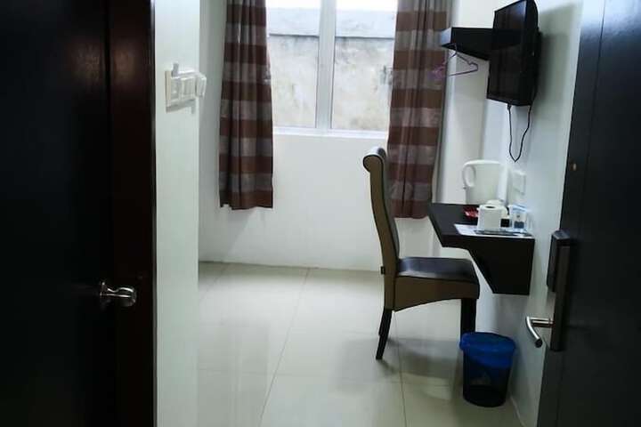 Room 25 of 33