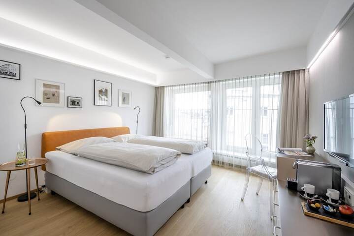 Room 8 of 72