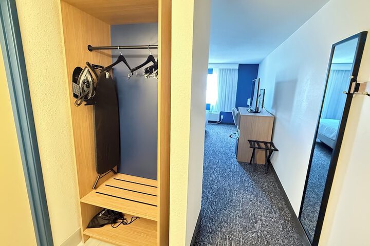 2 Queen Beds (7 of 8)