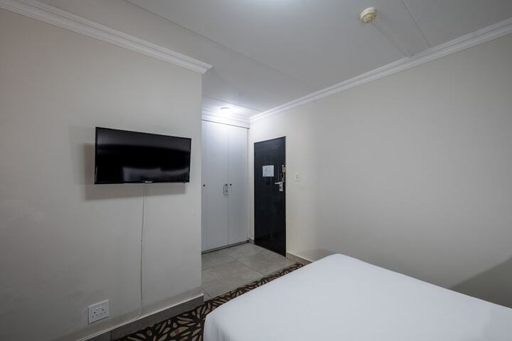 Room 9 of 129