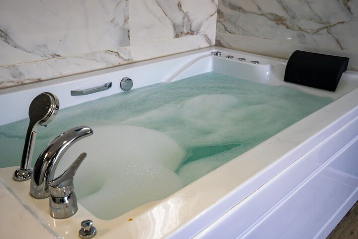 Hot Tub 52 of 58