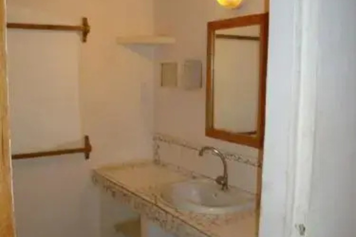 Room 5 of 11