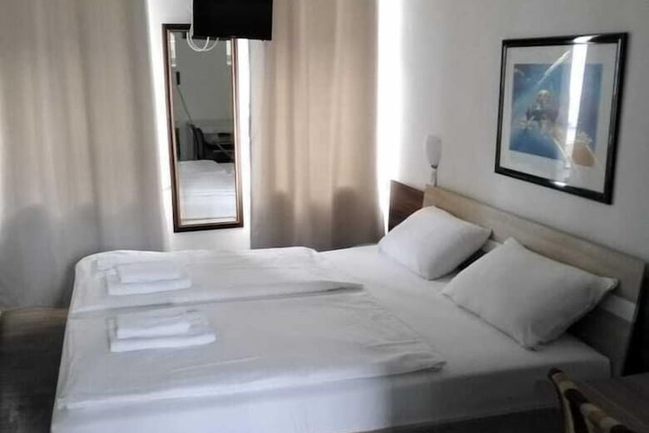Room 14 of 94