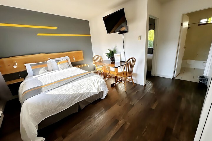 Room 33 of 68