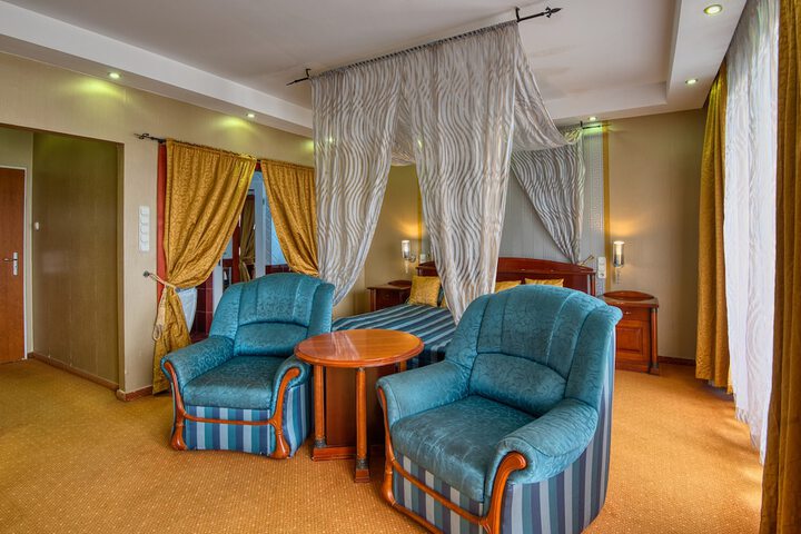 Room 14 of 87