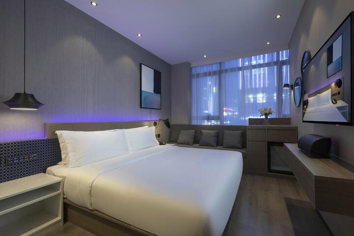 Room 11 of 23