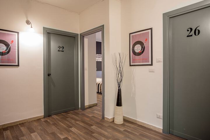 Ballroom/Hall 27 of 32