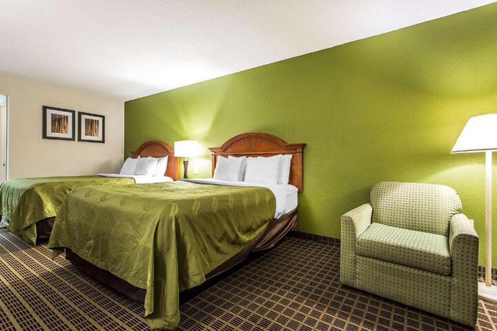 1 Queen Bed (1 of 17)