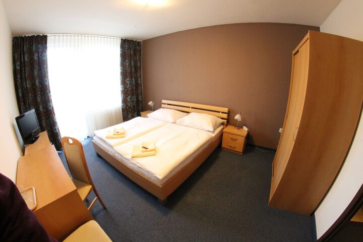 Room 9 of 44
