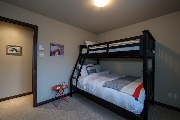Room 11 of 142