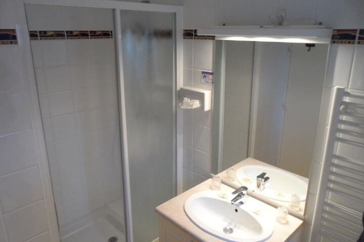 Room 14 of 30