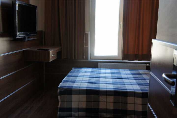 Room 15 of 25