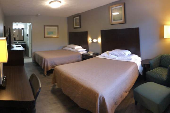 Quadruple 2 Double Beds (1 of 8)