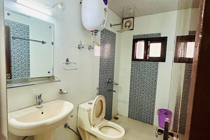 Room 5 of 14