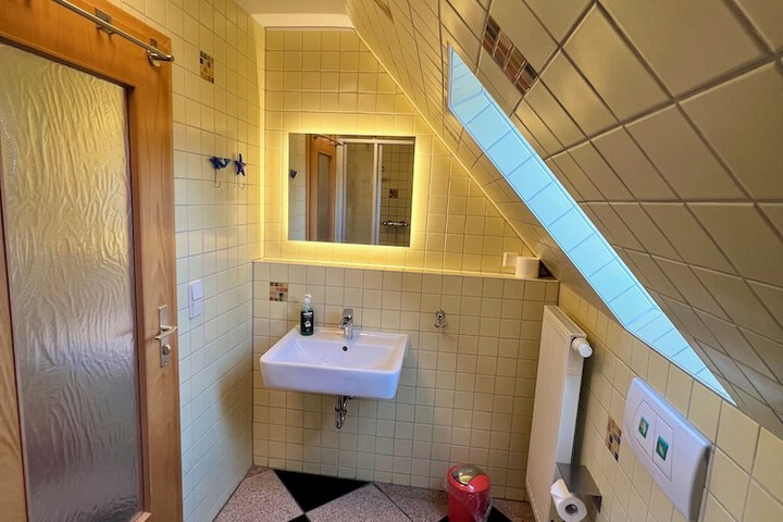 Room 83 of 101