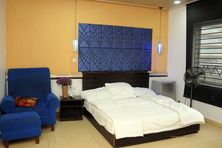 Room 3 of 9