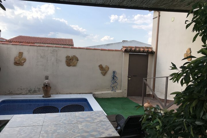 Pool 40 of 47