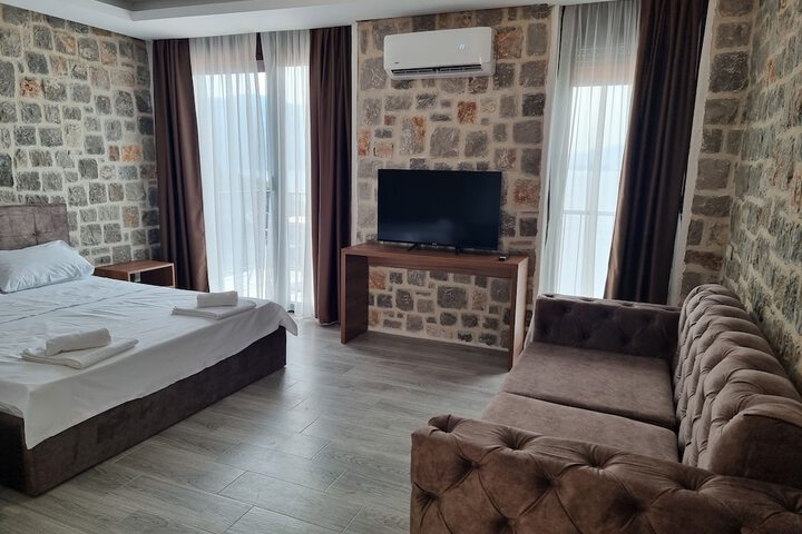 Room 5 of 20