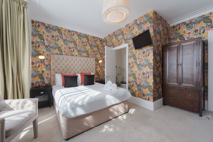Room 13 of 97