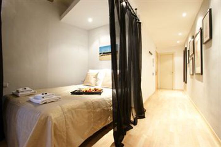Room 11 of 18