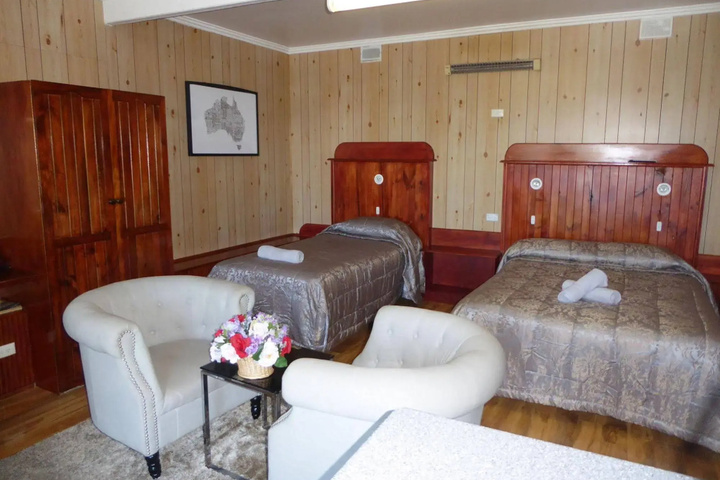 Room 3 of 32