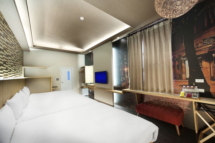 Room 6 of 38