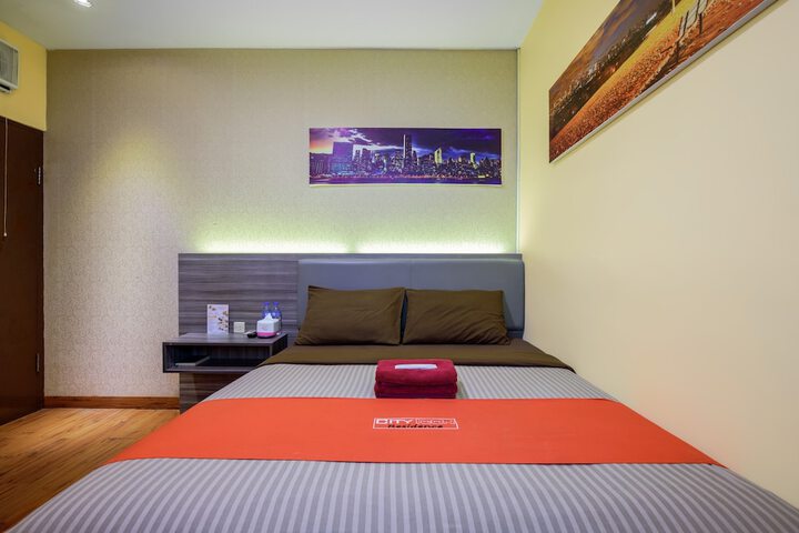 Room 32 of 60