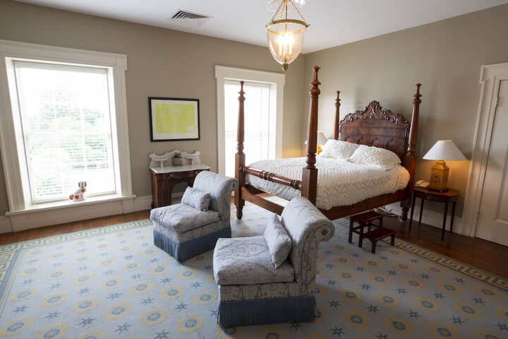 Deluxe Queen Bed (16 of 16)