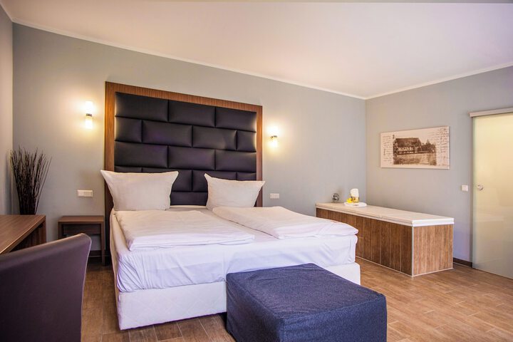 Room 3 of 25