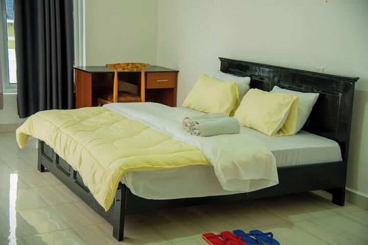 Room 4 of 18