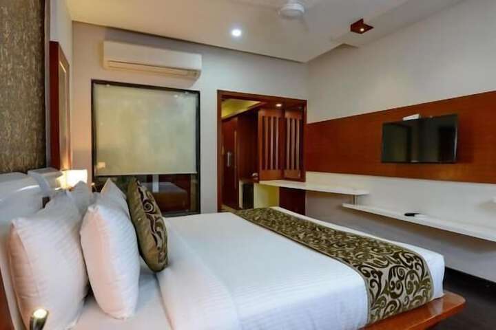Room 14 of 38