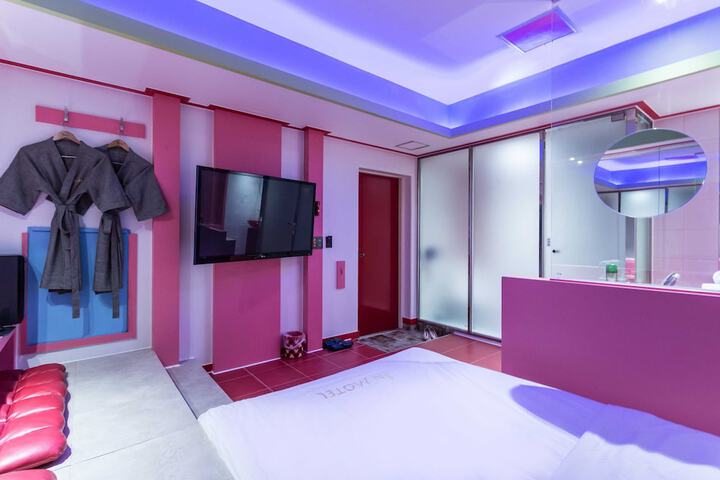 Room 3 of 54
