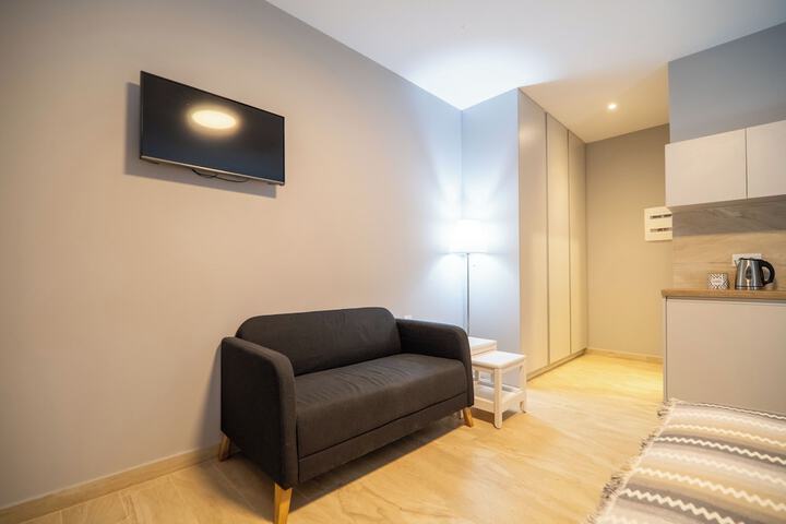 Room 8 of 27