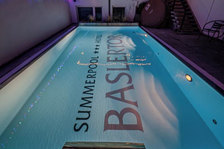 Pool 37 of 44