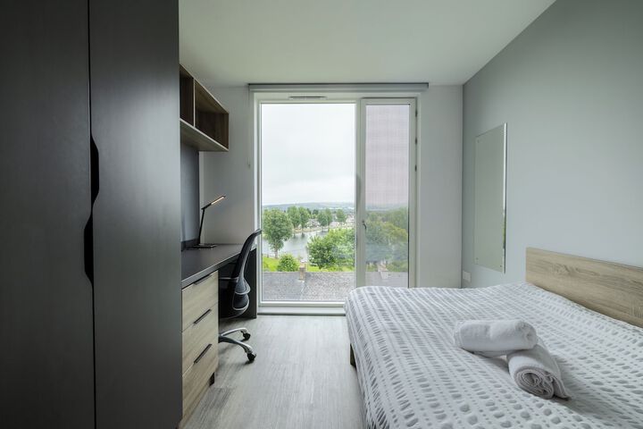 Room 4 of 11